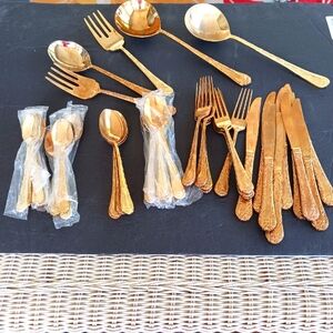 Wm Rogers And Sond Enchanted Rose Elegant Gold Cutlery Set 37 Pieces